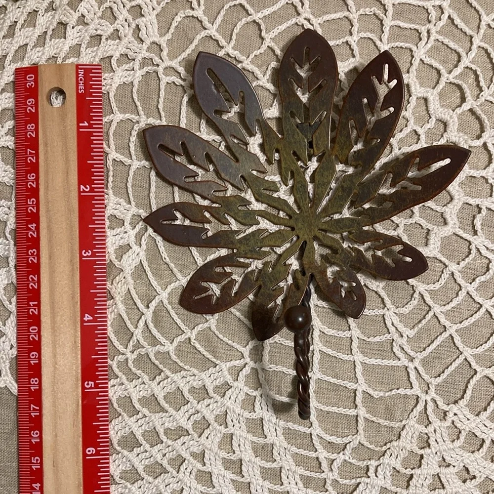 Decorative Metal Leaf Wall Hooks Set Of 3
